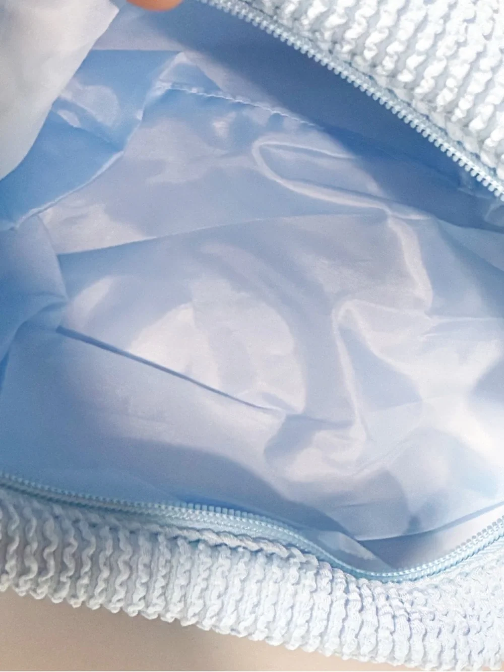 KATE SPADE Light‎ Blue Ribbed COSMETICS POUCH/MAKE UP BAG Button Snap